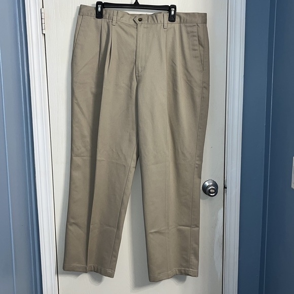 Men’s Docker Khakis Excellent condition - Picture 1 of 5
